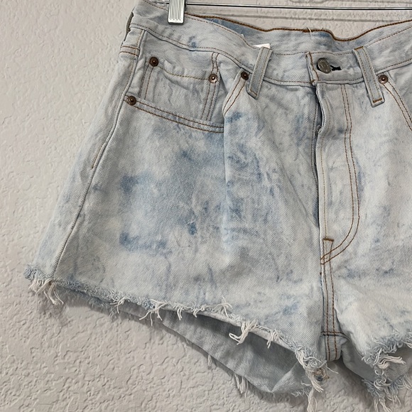 Levi’s 501 Button Fly Bleach acid Wash Denim Shorts - Picture 4 of 14